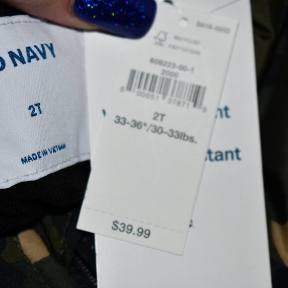 Old Navy Kids Puffer Jacket with Hood in CAMO Size: 2T NWT - Picture 3 of 3